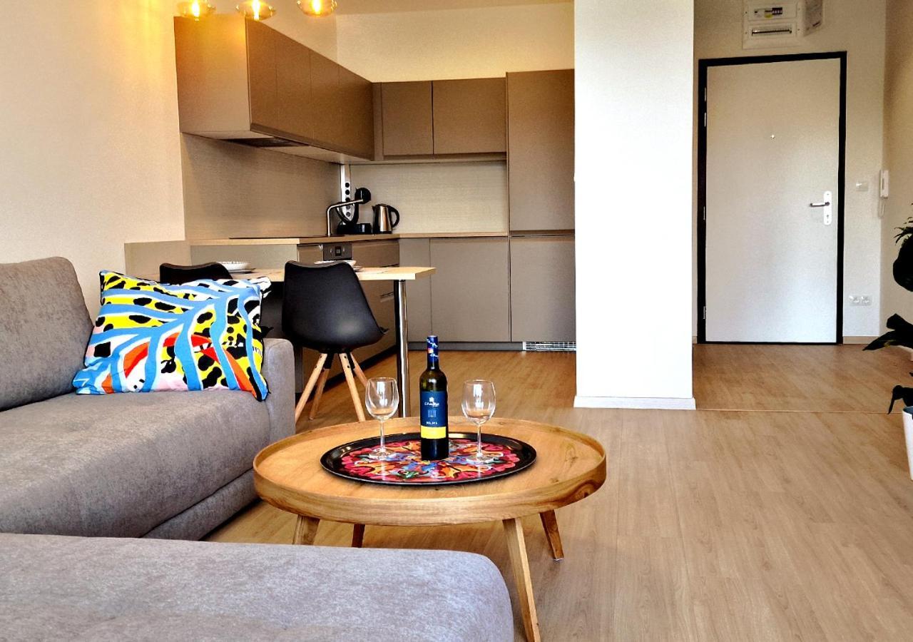 New Cozy 2 Room Pink Apartment Bratislava 058 Luaran gambar