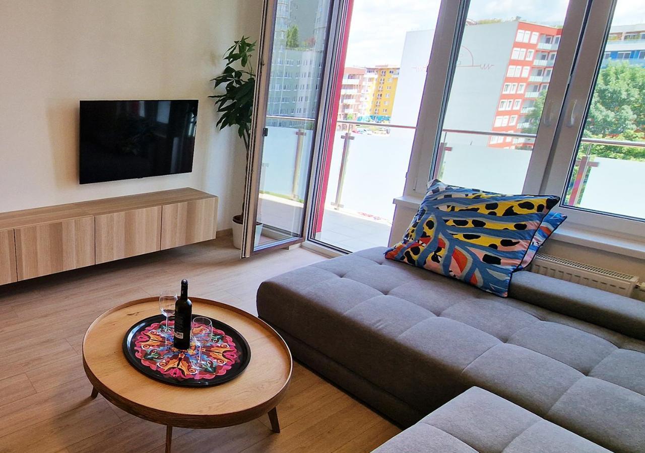 New Cozy 2 Room Pink Apartment Bratislava 058 Luaran gambar