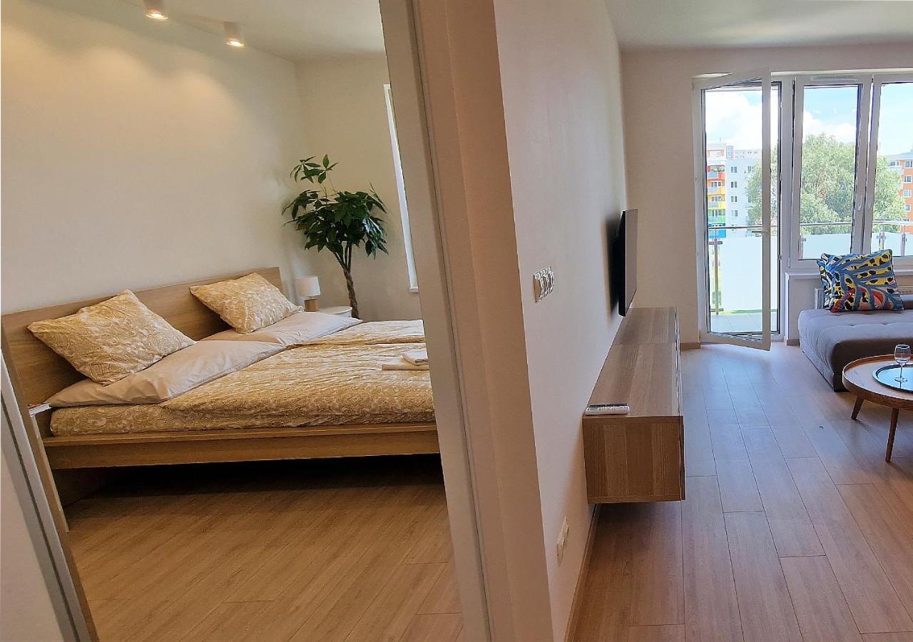 New Cozy 2 Room Pink Apartment Bratislava 058 Luaran gambar