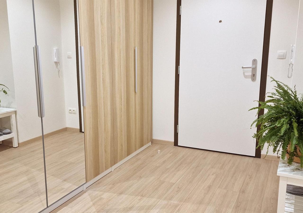 New Cozy 2 Room Pink Apartment Bratislava 058 Luaran gambar