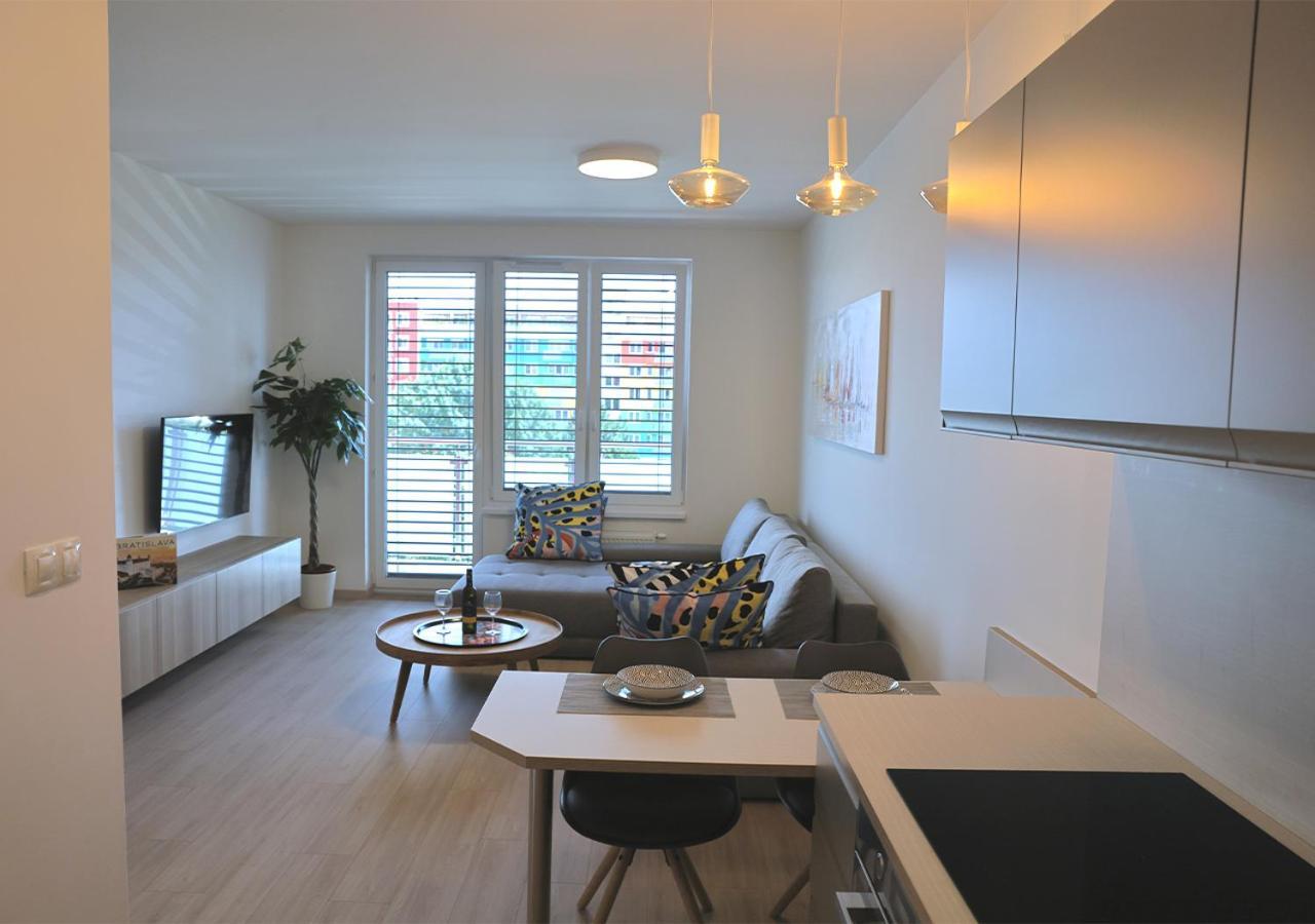 New Cozy 2 Room Pink Apartment Bratislava 058 Luaran gambar