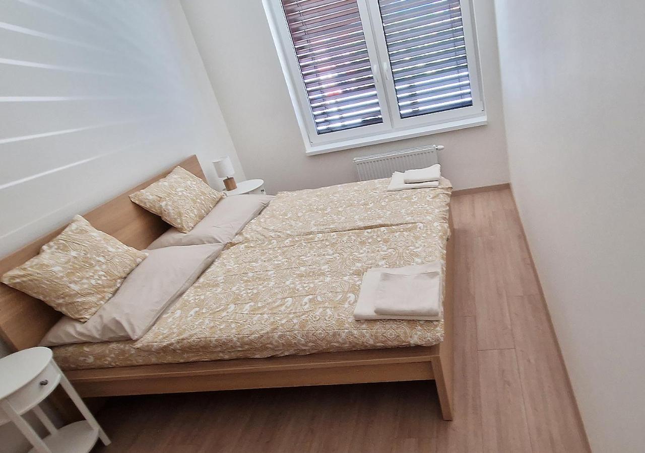 New Cozy 2 Room Pink Apartment Bratislava 058 Luaran gambar