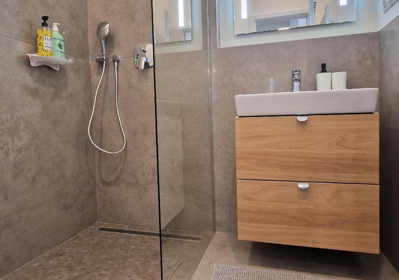 New Cozy 2 Room Pink Apartment Bratislava 058 Luaran gambar
