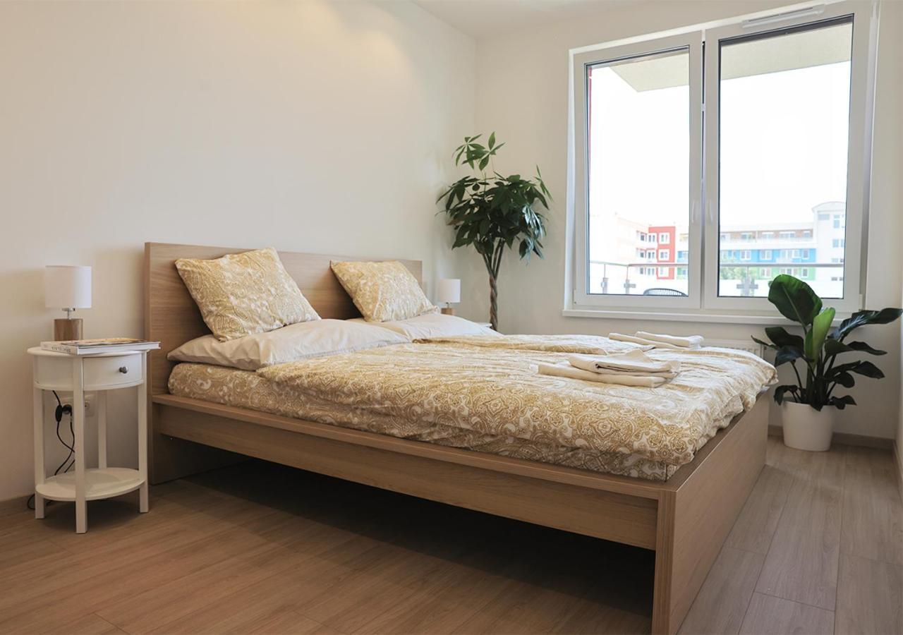 New Cozy 2 Room Pink Apartment Bratislava 058 Luaran gambar