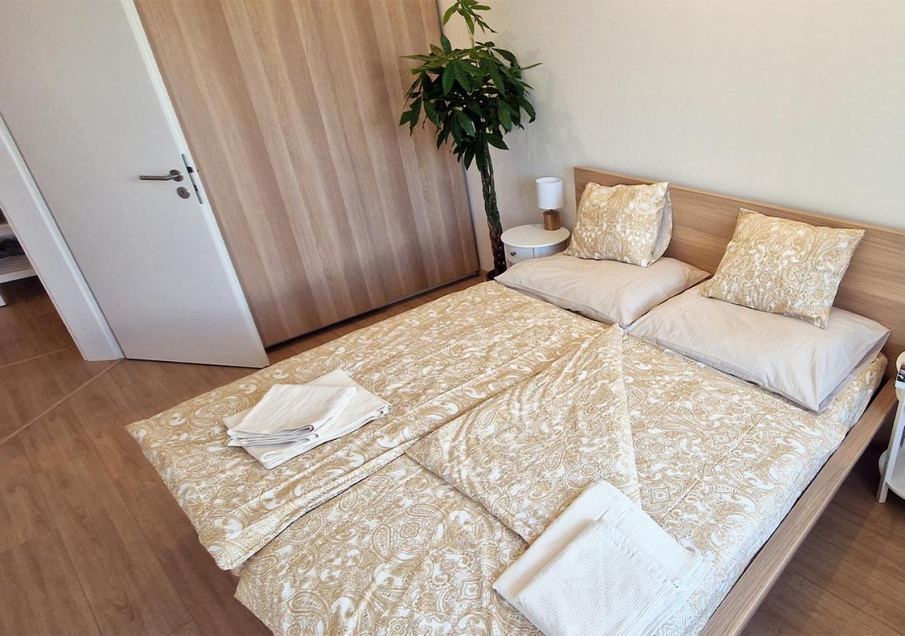 New Cozy 2 Room Pink Apartment Bratislava 058 Luaran gambar