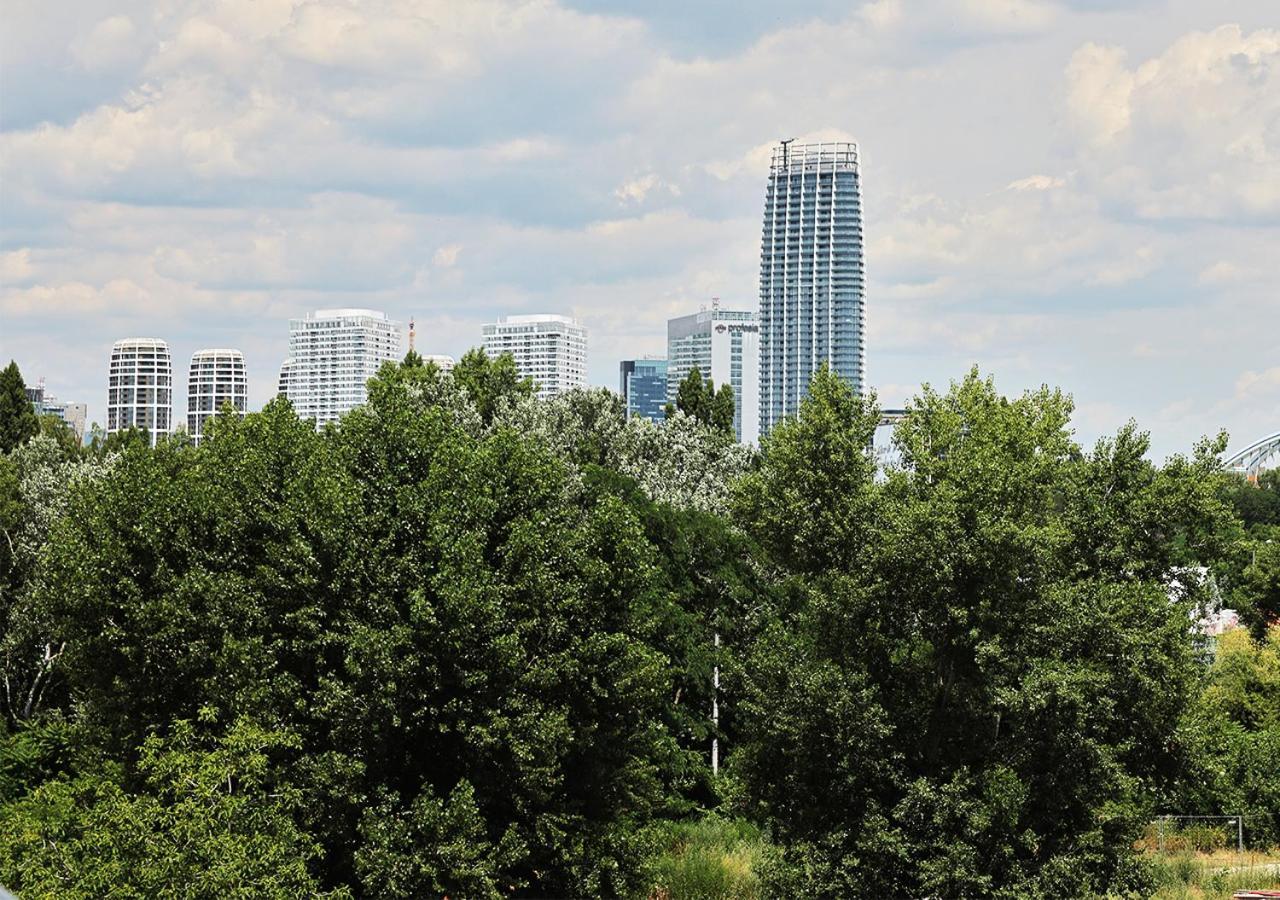 New Cozy 2 Room Pink Apartment Bratislava 058 Luaran gambar